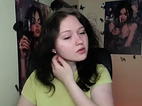 Snapshot of LadyAlice_ chatting on April 2026 06:13:05 AM LadyAlice online show from April 2026 06:13:05 AM