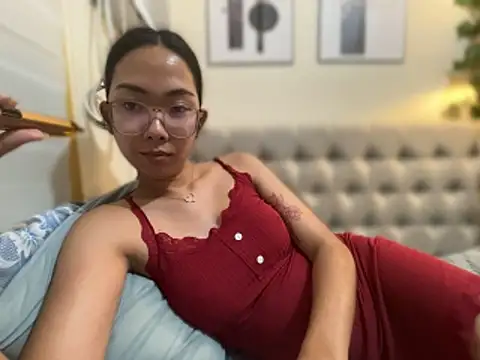 Snapshot of Sluttgwen69 chatting on April 2026 03:27:02 PM Sluttgwen69 online show from April 2026 03:27:02 PM