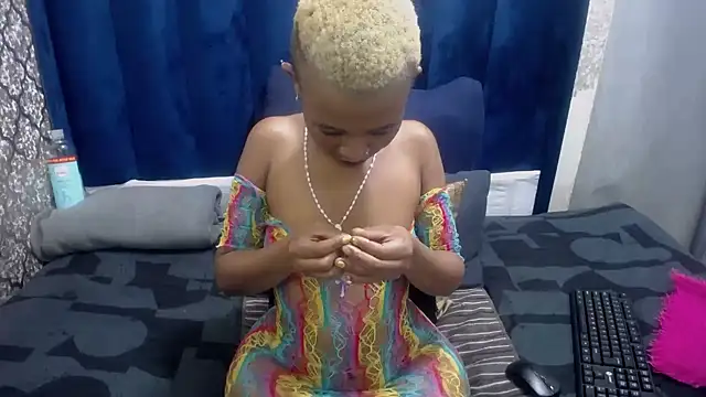 Snapshot of GoldenBigAssCurvy chatting on September 2025 09:17:02 PM GoldenBigAssCurvy online show from September 2025 09:17:02 PM