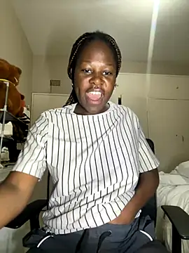 DarkBerryDiamond255 online show from October 2025 08:29:02 PM