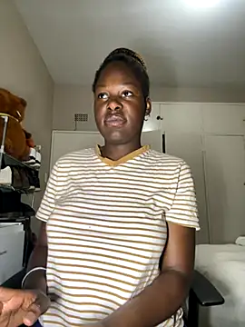 DarkBerryDiamond255 online show from October 2025 07:36:02 PM