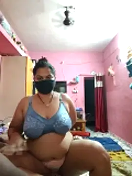 Snapshot of biggbobbsgirl chatting on April 2026 02:31:01 AM biggbobbsgirl online show from April 2026 02:31:01 AM