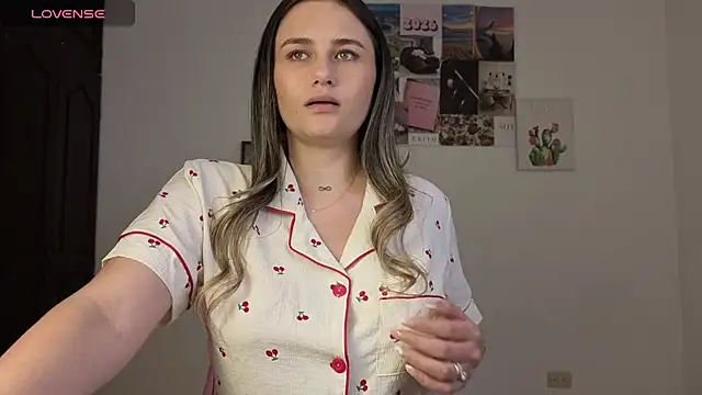 Veronika  Winslow  online show from May 2026 05:23:02 AM