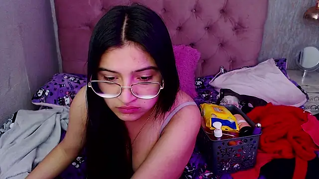 laurenelove online show from September 2025 02:11:02 AM