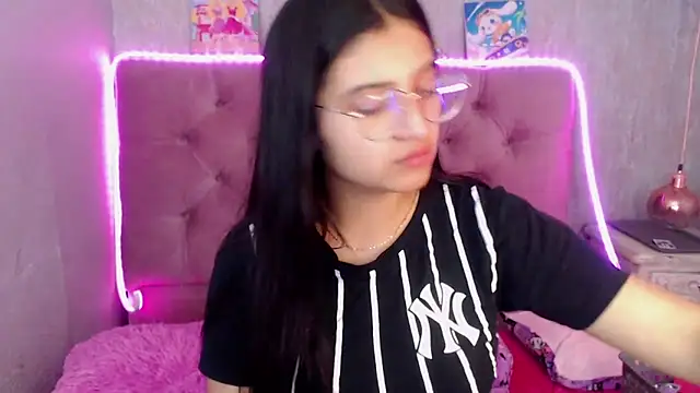 laurenelove online show from October 2025 03:23:02 AM