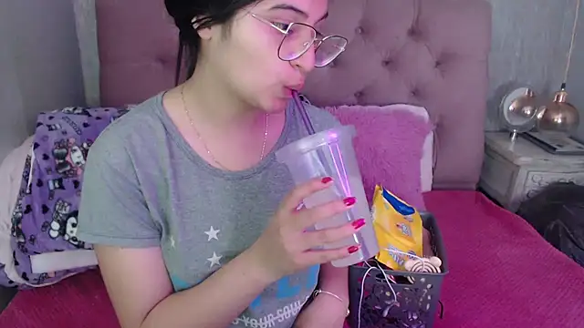 laurenelove online show from October 2025 12:52:02 AM