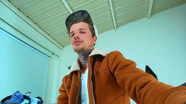 Snapshot of Gold_Loyal77 chatting on September 2025 02:00:02 AM Gold Loyal77 online show from September 2025 02:00:02 AM