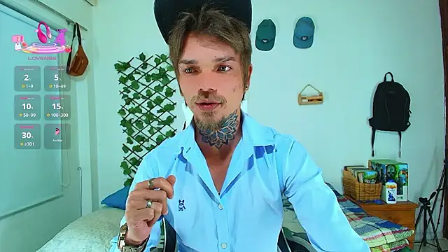 Snapshot of Gold_Loyal77 chatting on February 2026 01:09:01 AM Gold Loyal77 online show from February 2026 01:09:01 AM