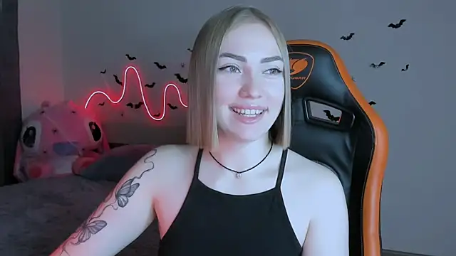 Snapshot of LaraKrein_lk chatting on October 2025 03:19:01 PM LaraKrein lk online show from October 2025 03:19:01 PM