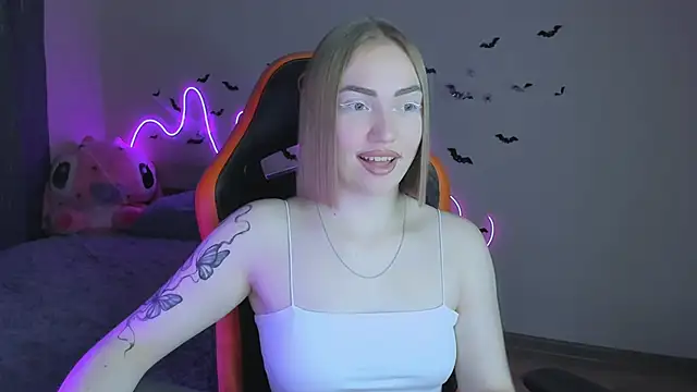 Snapshot of LaraKrein_lk chatting on October 2025 06:54:02 PM LaraKrein lk online show from October 2025 06:54:02 PM