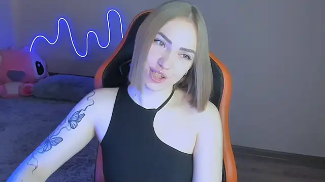 Snapshot of LaraKrein_lk chatting on November 2025 10:45:02 AM LaraKrein lk online show from November 2025 10:45:02 AM