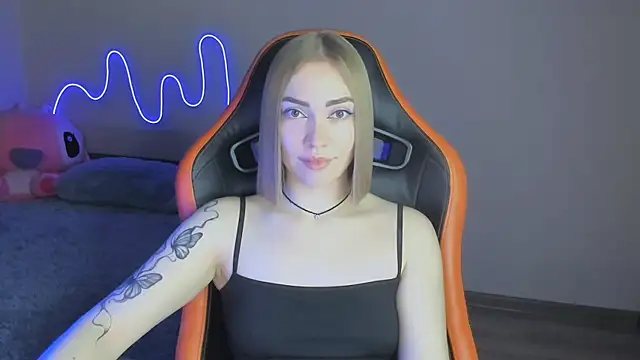 Snapshot of LaraKrein_lk chatting on November 2025 03:51:01 PM LaraKrein lk online show from November 2025 03:51:01 PM