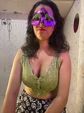 MONA 0213 online show from October 2025 06:29:01 PM