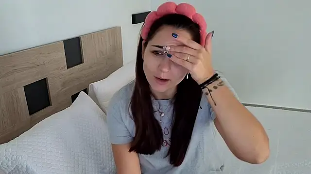 Snapshot of morninglorytv chatting on October 2025 09:54:02 AM morninglorytv online show from October 2025 09:54:02 AM