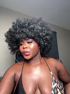 WomanNextdoor1 online show from May 2026 01:47:01 AM