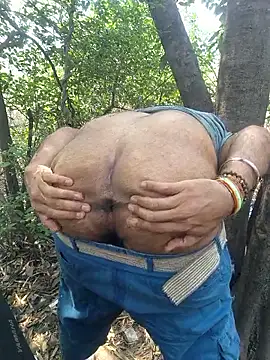 Snapshot of Aeroxx chatting on April 2026 04:35:01 AM Aeroxx online show from April 2026 04:35:01 AM