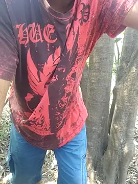 Snapshot of Aeroxx chatting on April 2026 05:05:01 AM Aeroxx online show from April 2026 05:05:01 AM