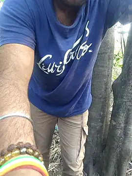 Snapshot of Aeroxx chatting on April 2026 11:37:01 AM Aeroxx online show from April 2026 11:37:01 AM