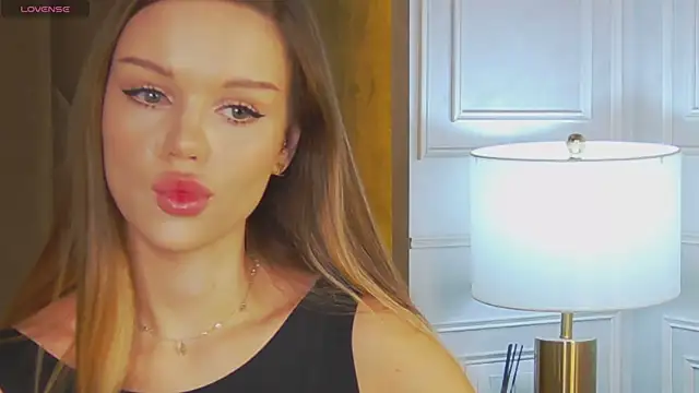 Snapshot of MarilynNova chatting on November 2025 04:34:01 AM MarilynNova online show from November 2025 04:34:01 AM