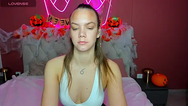 Vickie Smith online show from October 2025 01:35:01 AM