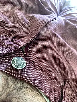 Snapshot of MuzzyFacing chatting on September 2025 12:43:02 PM MuzzyFacing online show from September 2025 12:43:02 PM