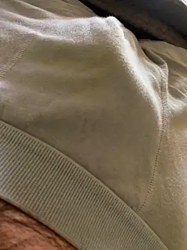 Snapshot of MuzzyFacing chatting on March 2026 12:43:01 PM MuzzyFacing online show from March 2026 12:43:01 PM