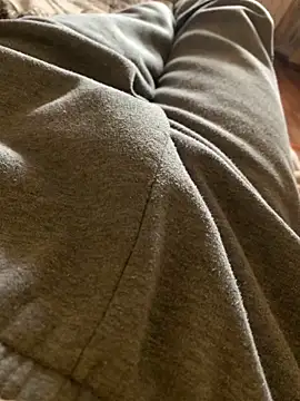 Snapshot of MuzzyFacing chatting on April 2026 10:59:01 AM MuzzyFacing online show from April 2026 10:59:01 AM