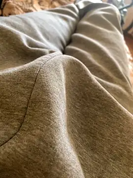 Snapshot of MuzzyFacing chatting on April 2026 12:16:02 PM MuzzyFacing online show from April 2026 12:16:02 PM