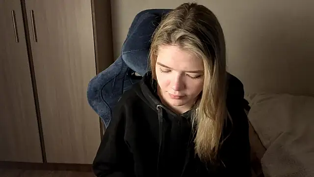 Snapshot of KatanaSVibe chatting on October 2025 12:56:01 PM KatanaSVibe online show from October 2025 12:56:01 PM