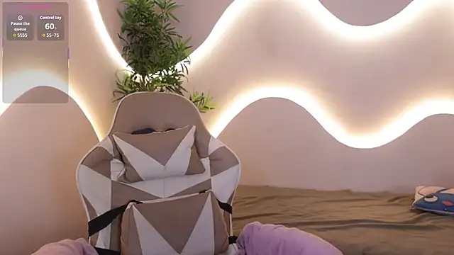 Emma and Issac online show from December 2025 05:12:02 AM