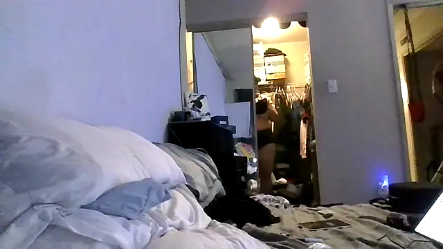 Triggerhappycj100 online show from April 2026 08:44:01 PM