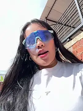 laure torres online show from May 2026 01:50:02 PM