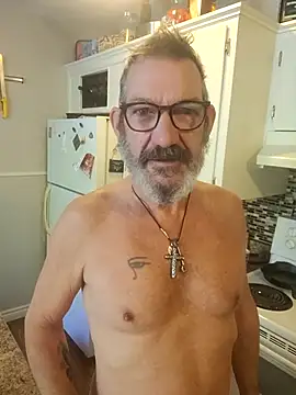 Snapshot of FoxnMouse chatting on October 2025 06:07:02 PM FoxnMouse online show from October 2025 06:07:02 PM