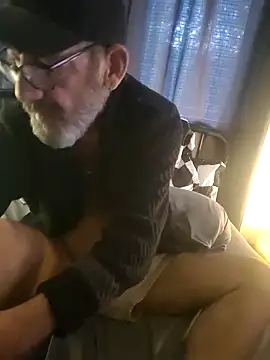 Snapshot of FoxnMouse chatting on October 2025 10:38:01 AM FoxnMouse online show from October 2025 10:38:01 AM