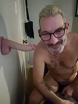 Snapshot of FoxnMouse chatting on November 2025 09:26:01 PM FoxnMouse online show from November 2025 09:26:01 PM