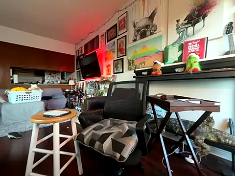 Pupscritch online show from November 2025 02:50:02 PM