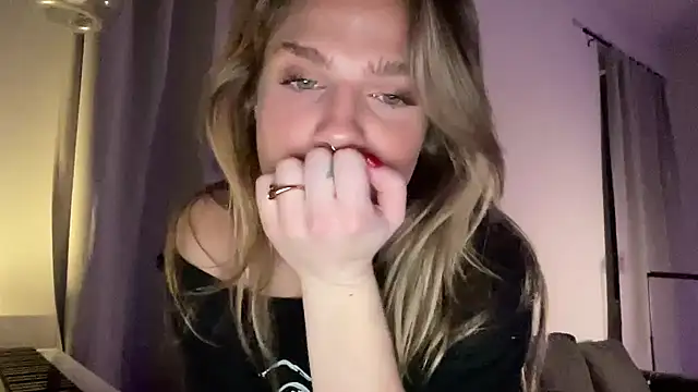 Snapshot of sweetceeme chatting on February 2026 03:04:02 AM sweetceeme online show from February 2026 03:04:02 AM