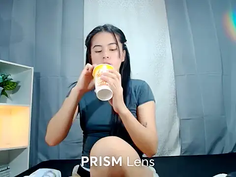 Snapshot of Urasian_ladybug chatting on November 2025 04:28:02 AM Urasian ladybug online show from November 2025 04:28:02 AM