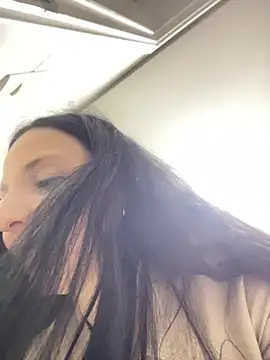 yumi-hot online show from May 2026 11:11:01 PM