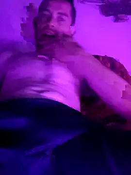 PitudoWuero online show from April 2026 06:03:01 AM