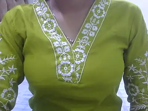 Snapshot of SONIYA_47 chatting on October 2025 06:15:02 PM SONIYA 47 online show from October 2025 06:15:02 PM