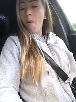 Reina Cummings online show from September 2025 04:44:01 AM