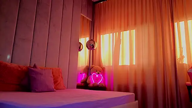 Reina Cummings online show from October 2025 06:10:01 AM