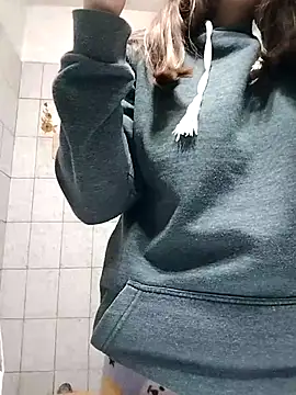 Snapshot of Auroraluna_- chatting on September 2025 09:05:02 PM Auroraluna - online show from September 2025 09:05:02 PM