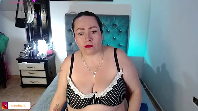 MaraDiaz11 online show from May 2026 10:51:02 PM