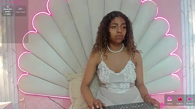 MisRoos online show from October 2025 08:28:01 PM