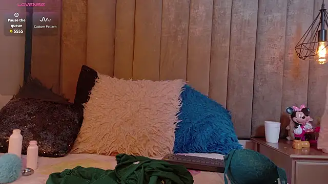 MisRoos online show from February 2026 01:32:02 PM