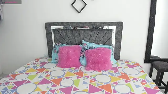 Snapshot of Laurasofia01 chatting on November 2025 02:18:02 PM Laurasofia01 online show from November 2025 02:18:02 PM