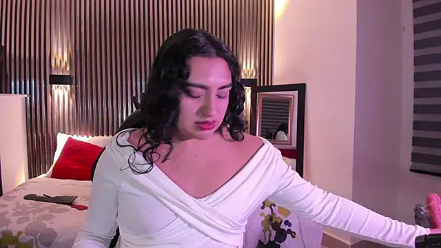 Snapshot of SyraPalmer chatting on October 2025 03:37:01 AM SyraPalmer online show from October 2025 03:37:01 AM