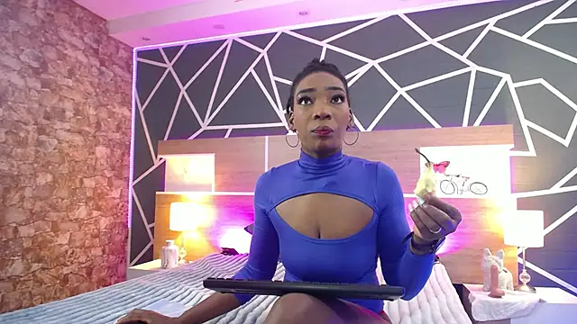 AlexandraCambell online show from October 2025 12:05:01 PM